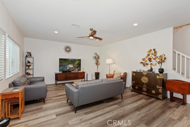 Detail Gallery Image 8 of 44 For 15816 Parry Peak, Fontana,  CA 92336 - 4 Beds | 3/1 Baths