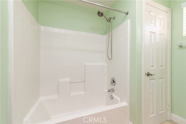 7271 Enclave Drive, Eastvale CA: https://media.crmls.org/medias/0e5da407-cd77-4a28-a4a5-0e91c40176d2.jpg