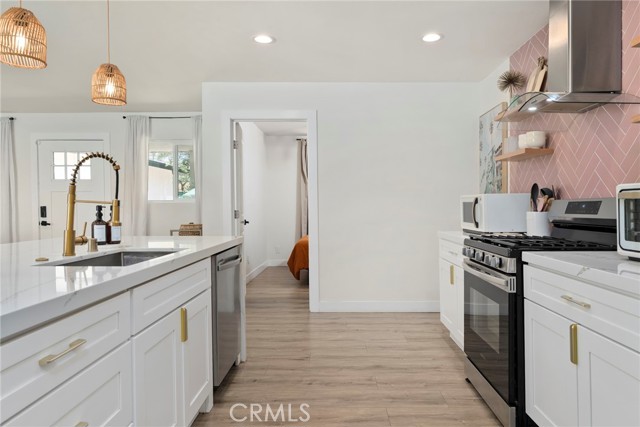 Detail Gallery Image 5 of 26 For 2214 Edna Dr, Santa Ana,  CA 92706 - 4 Beds | 3 Baths