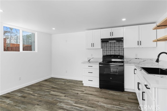 6616 Vesper Avenue, Van Nuys CA: https://media.crmls.org/medias/0e5e4856-8ada-42cc-8d40-c656043a27f3.jpg