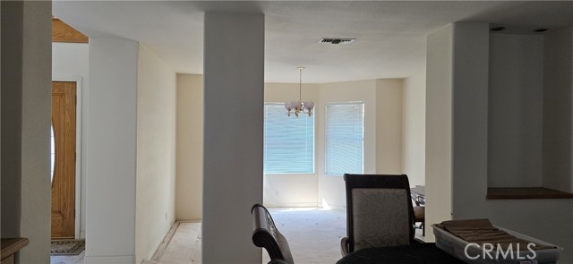 Detail Gallery Image 7 of 8 For 6841 Granada Dr, Palmdale,  CA 93551 - 3 Beds | 3/1 Baths