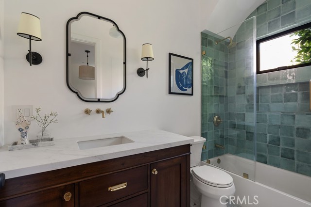 5142 Brynhurst Avenue, Los Angeles CA: https://media.crmls.org/medias/0e5e6fce-9bcb-4e0f-bce9-1d78eae6f9b8.jpg