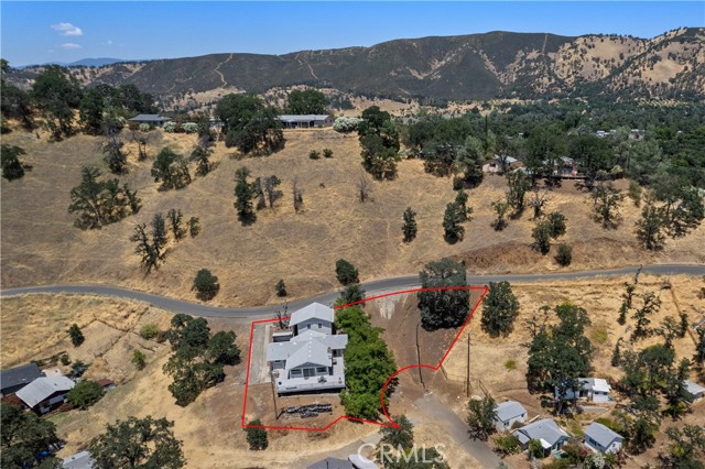 13041 San Joaquin Avenue, Clearlake CA: https://media.crmls.org/medias/0e5ed63d-b9b1-49a5-9128-316d9ed44fba.jpg