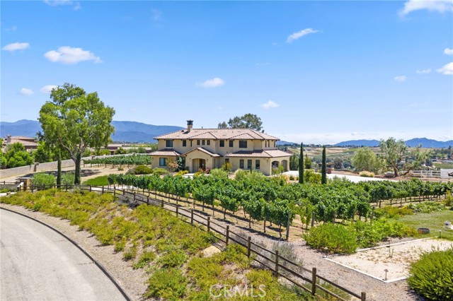 39547 Calle Cabernet, Temecula CA: https://media.crmls.org/medias/0e5f16d4-f4c3-4271-a375-2226428c52ad.jpg