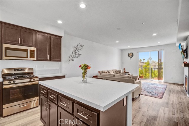 Detail Gallery Image 13 of 33 For 3540 W Savanna St, Anaheim,  CA 92804 - 2 Beds | 2/1 Baths