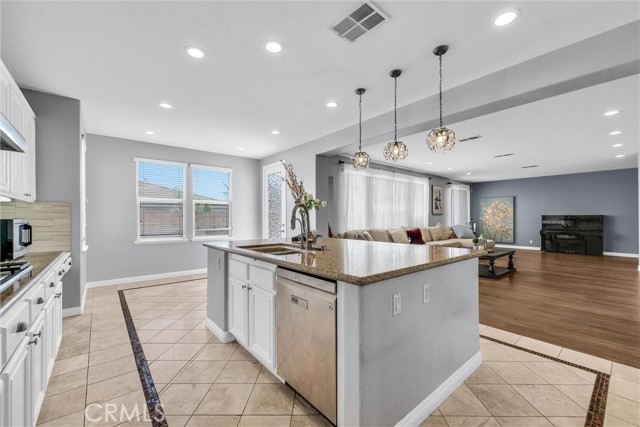 6895 Guinevere Court, Eastvale CA: https://media.crmls.org/medias/0e5f6891-e971-41ed-bbc9-3e62d149980c.jpg