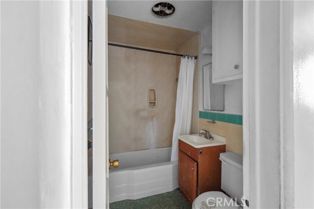 Detail Gallery Image 10 of 24 For 6049 Pennswood Ave, Lakewood,  CA 90712 - 3 Beds | 2 Baths