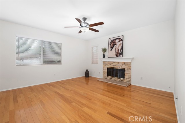 Detail Gallery Image 8 of 39 For 50 Linhaven, Irvine,  CA 92602 - 4 Beds | 2/1 Baths