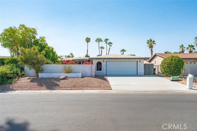 76796 Oklahoma Avenue, Palm Desert CA: https://media.crmls.org/medias/0e627f0f-e34e-4edf-bba5-3acc279803d2.jpg