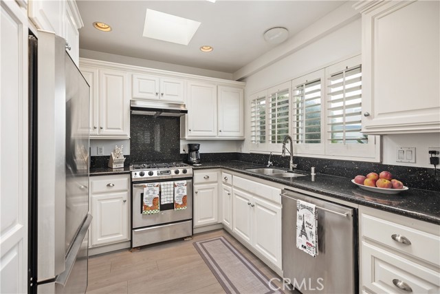 103 Yorktown, Newport Beach CA: https://media.crmls.org/medias/0e62e0e4-4eb6-4cd7-b501-456174aeb4fe.jpg