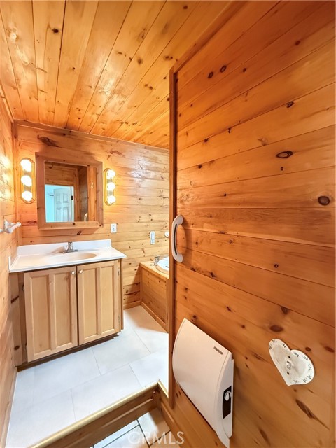 4943 Yaqui Gulch Road, Mariposa CA: https://media.crmls.org/medias/0e637f59-9130-42f9-a5e7-d264d4f43a84.jpg