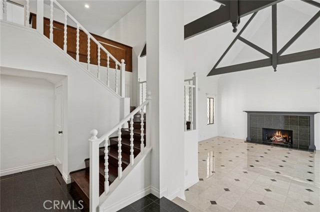 1300 Antigua Way, Newport Beach CA: https://media.crmls.org/medias/0e6425ab-2666-463f-90ed-bfd372c3f81c.jpg