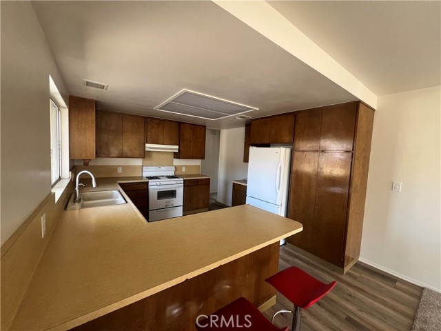 354 N. Vista Bonita, Glendora CA: https://media.crmls.org/medias/0e6498dd-dd27-4b97-8fc6-38f957951e7b.jpg