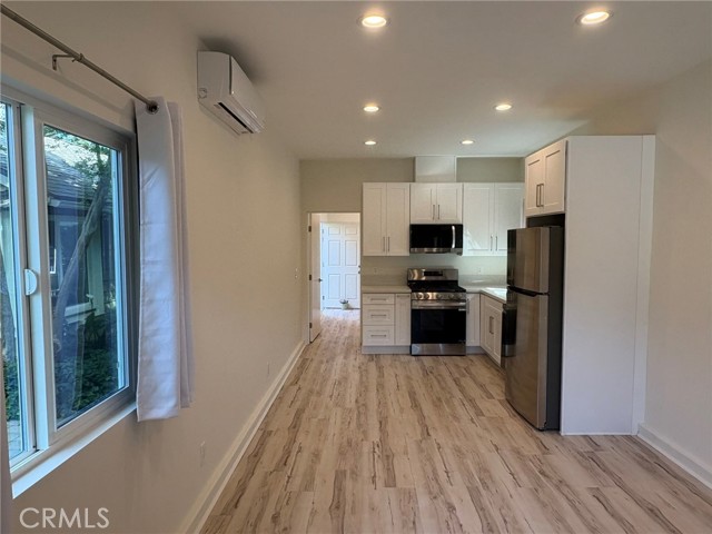 Detail Gallery Image 5 of 24 For 22119 San Miguel St, Woodland Hills,  CA 91364 - 1 Beds | 1 Baths