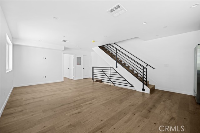 Detail Gallery Image 19 of 29 For 6830 Hazeltine Ave, Van Nuys,  CA 91405 - 4 Beds | 4/1 Baths