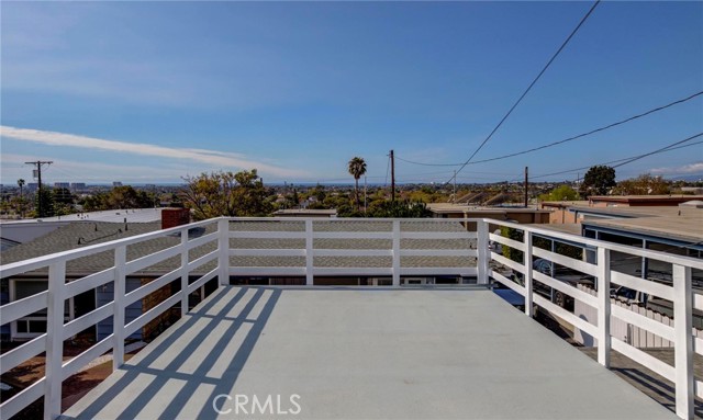 Detail Gallery Image 4 of 34 For 3414 S Centinela Ave, Los Angeles,  CA 90066 - 3 Beds | 1/1 Baths