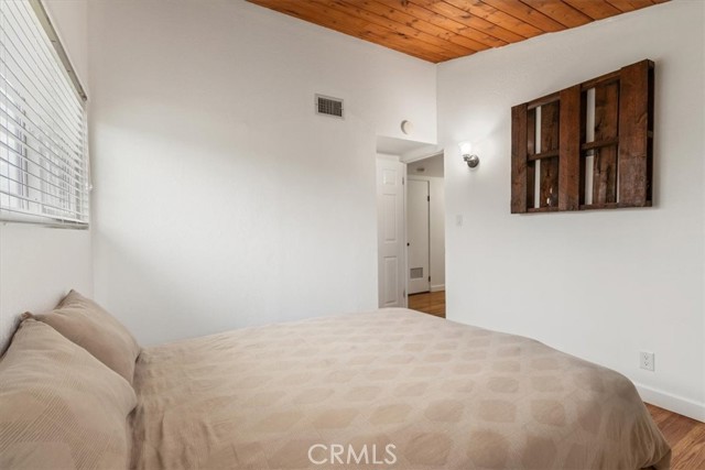 Detail Gallery Image 20 of 34 For 16750 Septo, Northridge,  CA 91343 - 5 Beds | 3 Baths