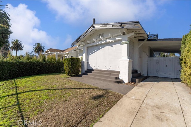 1643 Leighton Avenue, Los Angeles, California 90062, 2 Bedrooms Bedrooms, ,1 BathroomBathrooms,Single Family Residence,For Sale,Leighton,RS25039916