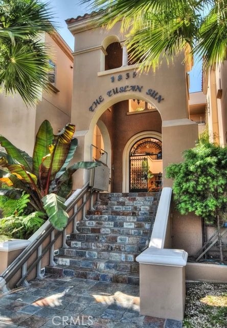1835 S Barrington Avenue, Los Angeles CA: https://media.crmls.org/medias/0e690f94-da26-4b22-816a-88732c031baa.jpg