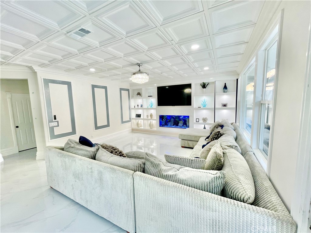 https://media.crmls.org/medias/0e6ad8d5-fb03-42db-838a-4bc187daeaa2.jpg?preset=X-Large