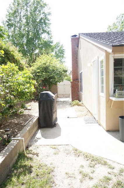 322 Dover Avenue, Brea CA: https://media.crmls.org/medias/0e6b1d25-6081-4644-aaee-346d474f247b.jpg