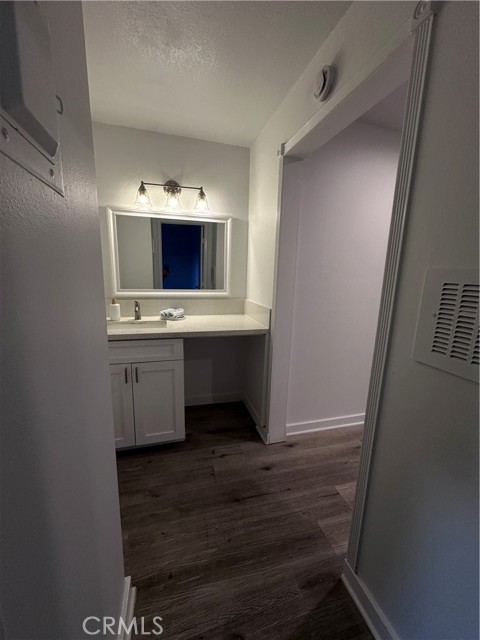 Detail Gallery Image 12 of 21 For 2502 Manhattan Beach Bld #7,  Gardena,  CA 90249 - 1 Beds | 1 Baths