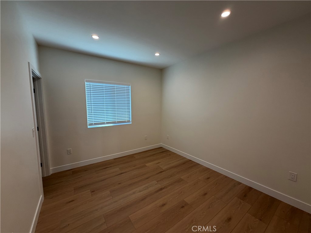 https://media.crmls.org/medias/0e6c7b09-2be3-4c21-8cc1-bbcf1c1fa6ea.jpg?preset=X-Large