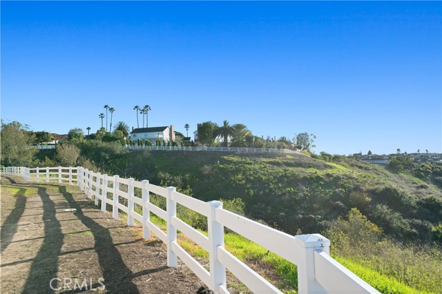 19 Coraltree Lane, Rolling Hills Estates CA: https://media.crmls.org/medias/0e6cf894-879e-44b3-bae8-a3fc6923cf9b.jpg