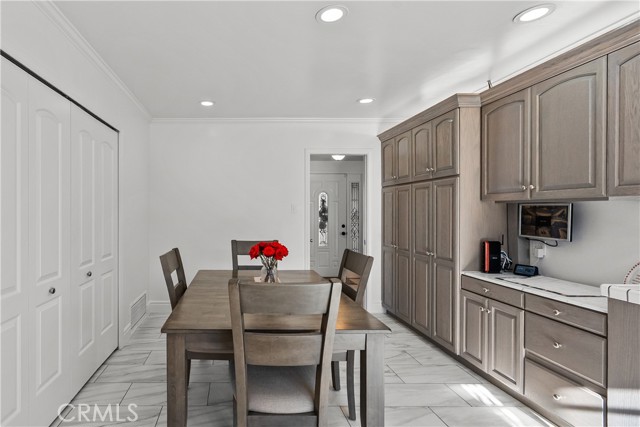 10625 Valjean Avenue, Granada Hills CA: https://media.crmls.org/medias/0e6d4f74-389e-4049-ad21-a1a3eff3e2f5.jpg