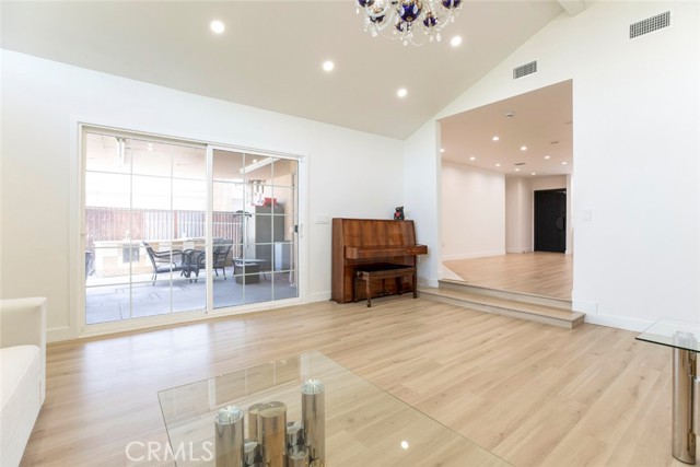 Detail Gallery Image 21 of 57 For 7106 Teesdale Ave, North Hollywood,  CA 91605 - 3 Beds | 2 Baths