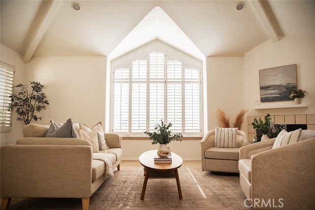 Detail Gallery Image 2 of 28 For 1559 Meadow Cir, Carpinteria,  CA 93013 - 3 Beds | 3 Baths