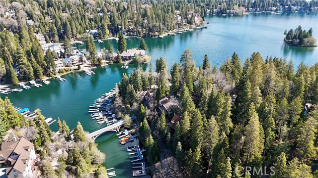 27500 State Highway 189, Lake Arrowhead CA: https://media.crmls.org/medias/0e6eb130-cd9f-4edc-81e6-429832d254fc.jpg