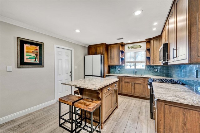 Detail Gallery Image 8 of 35 For 9662 Pollack Dr, Huntington Beach,  CA 92646 - 4 Beds | 3 Baths