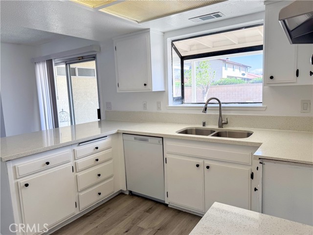 1040 Chagal Avenue, Lancaster CA: https://media.crmls.org/medias/0e6ebc54-bc47-47f7-b37c-9100c56e81b4.jpg