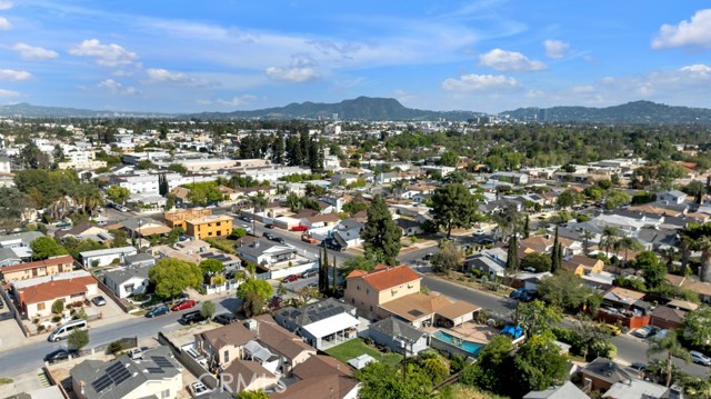 6507 Gentry Avenue, North Hollywood CA: https://media.crmls.org/medias/0e6f6861-d8eb-476a-ba76-e55d2b4b13b8.jpg