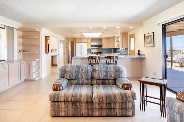 Detail Gallery Image 8 of 75 For 6425 Indian Cove Rd, Twentynine Palms,  CA 92277 - 4 Beds | 3 Baths