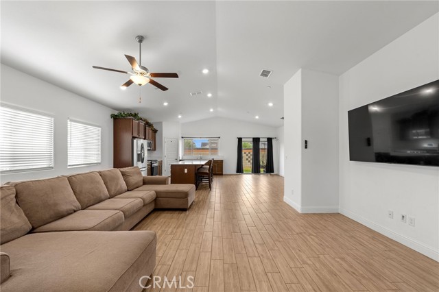 Detail Gallery Image 4 of 34 For 3415 Falling Brook, Shafter,  CA 93263 - 4 Beds | 2 Baths