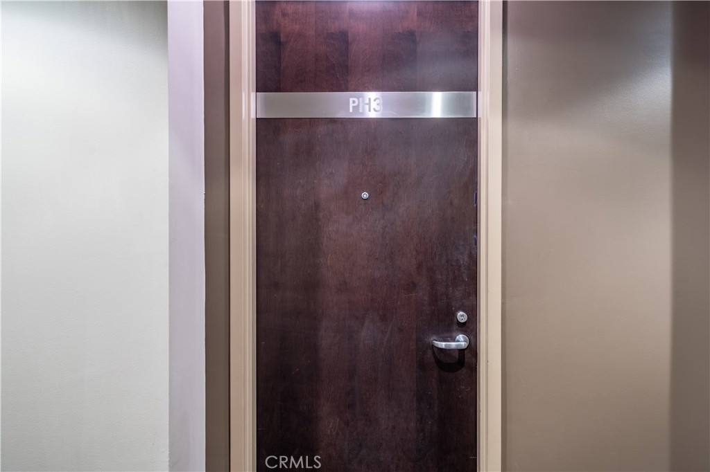 https://media.crmls.org/medias/0e70c9ac-8600-4875-9dd3-86a797067d74.jpg?preset=X-Large