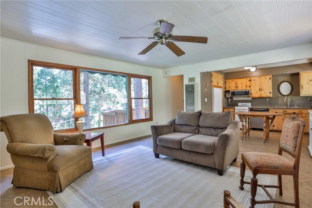 Detail Gallery Image 9 of 37 For 24463 Bernard Dr, Crestline,  CA 92325 - 2 Beds | 1 Baths