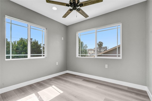2321 Locust Avenue, Long Beach CA: https://media.crmls.org/medias/0e71088e-3562-477c-8e36-f118a9ff6306.jpg