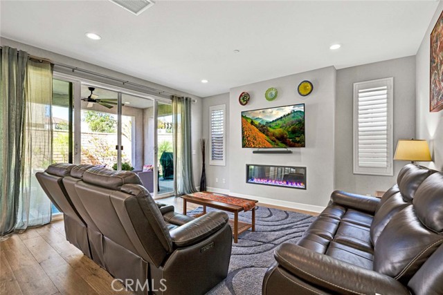 Detail Gallery Image 9 of 59 For 1270 E Providence Loop, Placentia,  CA 92870 - 4 Beds | 4/1 Baths