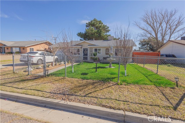 Detail Gallery Image 2 of 12 For 12664 Esther St, Boron,  CA 93516 - 3 Beds | 1 Baths