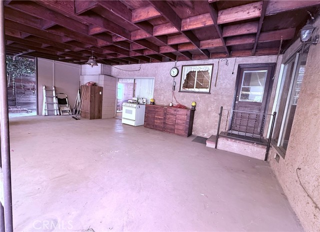 9929 Saticoy Street, Burbank CA: https://media.crmls.org/medias/0e72e483-90e0-4cf2-851d-8e2ee31e3225.jpg