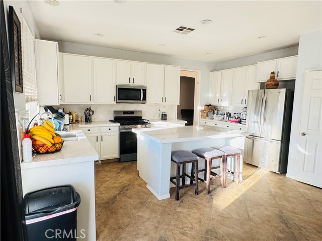 Detail Gallery Image 11 of 40 For 12615 Bellflower, Moreno Valley,  CA 92555 - 4 Beds | 3 Baths