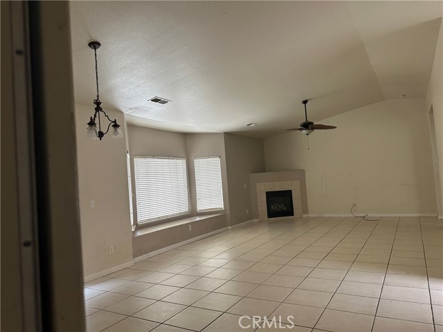 Detail Gallery Image 4 of 24 For 692 Gateway, Merced,  CA 95340 - 3 Beds | 2 Baths