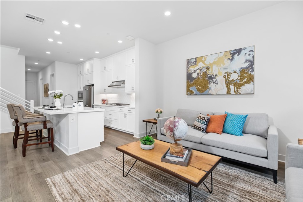 MLS #WS25255346 image #6