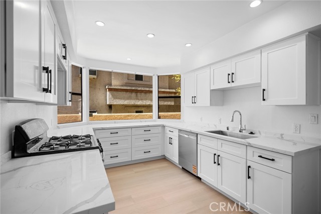 Detail Gallery Image 14 of 33 For 350 W Loraine St #101,  Glendale,  CA 91202 - 2 Beds | 2 Baths