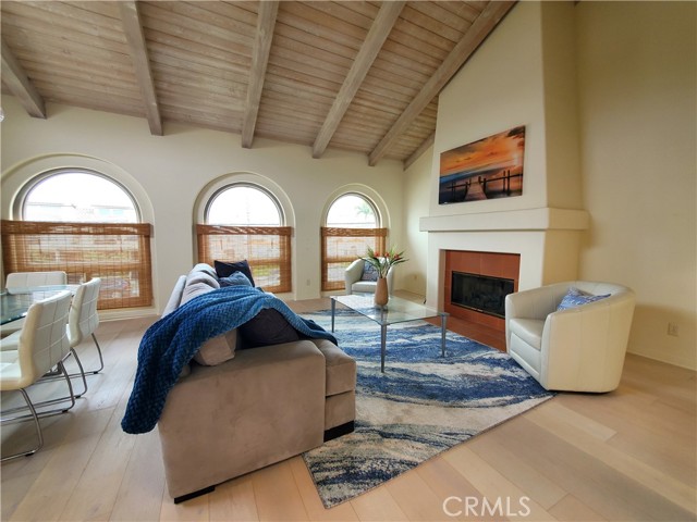 Detail Gallery Image 17 of 41 For 117 S Prospect Ave #a, Redondo Beach,  CA 90277 - 4 Beds | 2/1 Baths