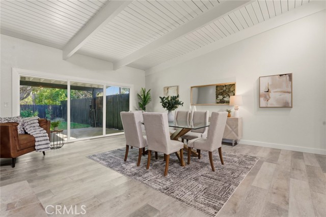 Detail Gallery Image 9 of 45 For 6020 Neddy Ave, Woodland Hills,  CA 91367 - 5 Beds | 3 Baths