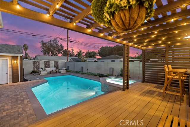 Detail Gallery Image 2 of 28 For 3746 Gardenia Ave, Long Beach,  CA 90807 - 3 Beds | 3 Baths